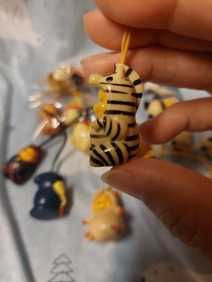 🏈 Rare Vintage Japan Exclusive Peek-a-Pooh - Zebra Charm - photo 4