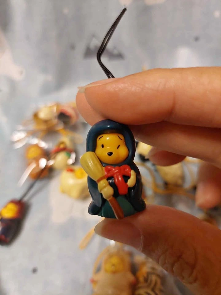 🏈 Vintage JP Exclusive Peek-a-Pooh - Witch Costume Phone Charm