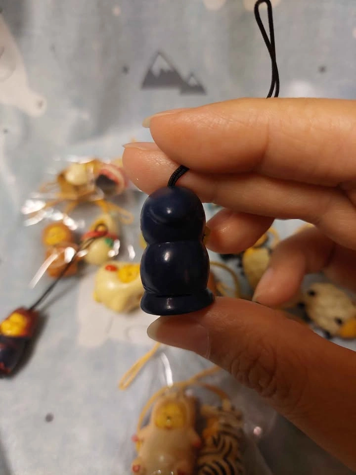 🏈 Vintage JP Exclusive Peek-a-Pooh - Witch Costume Phone Charm - photo 2