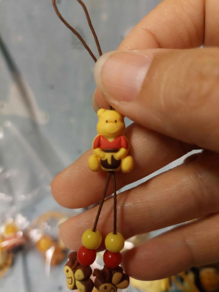 🏈 Vintage Winnie the Pooh Dangly Phone Charm - photo 2