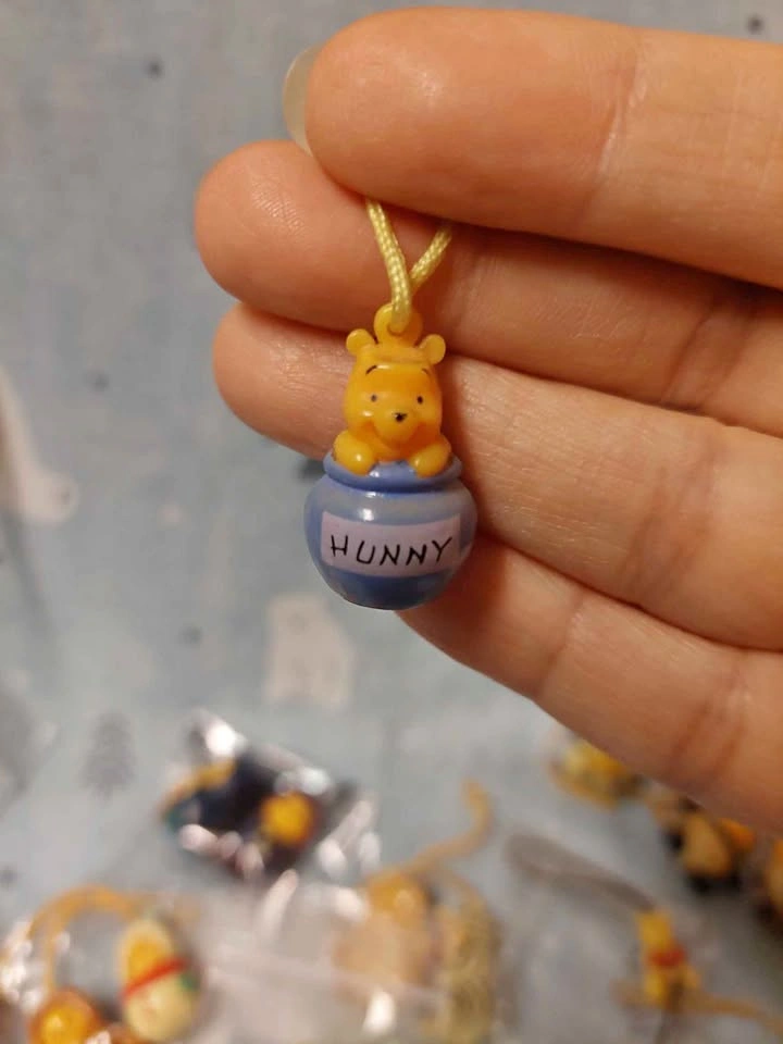 🏈 Vintage Winnie the Pooh - Hunny Pot Phone Charm