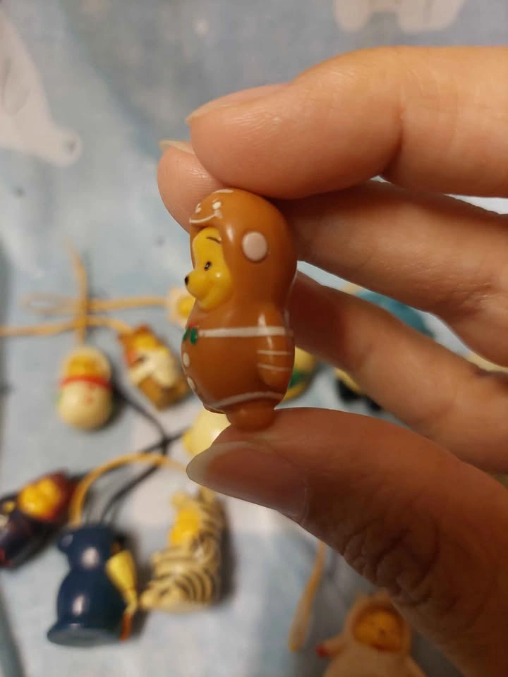 🏈 Vintage JP Exclusive Peek-a-Pooh - Gingerbread Cookie Charm! - photo 4