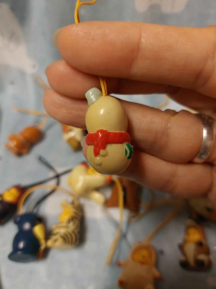 🏈 Vintage Japan Exclusive Peek-a-Pooh - Snowman Charm! - photo 2