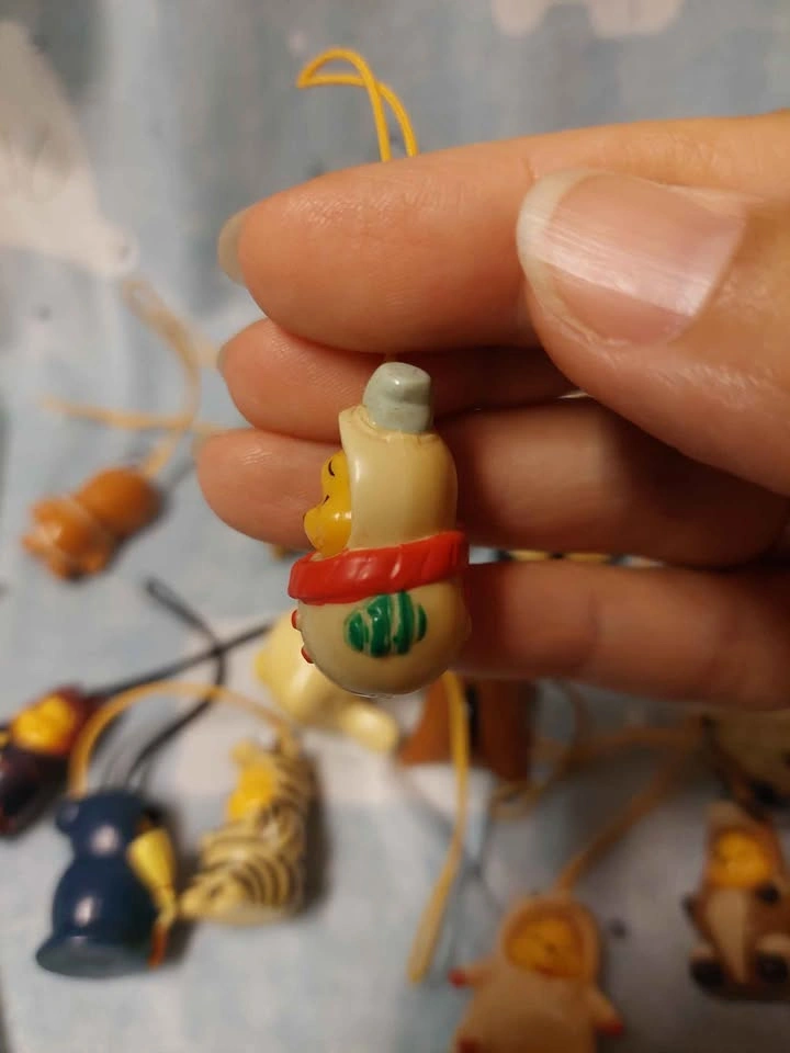 🏈 Vintage Japan Exclusive Peek-a-Pooh - Snowman Charm! - photo 3