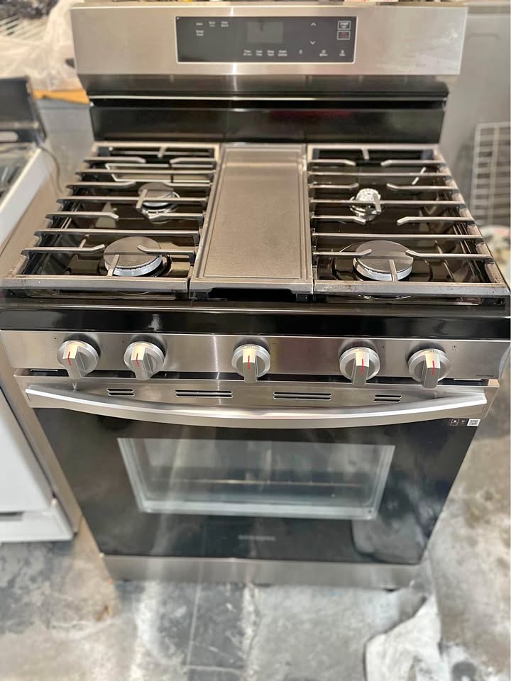 Samsung stove 30 wide black and silver