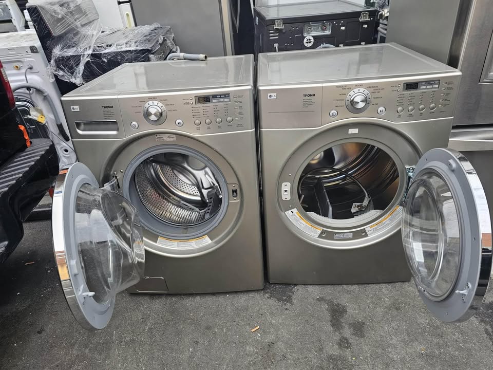 LG Washer and Dryer Set Gas Dryer - photo 2