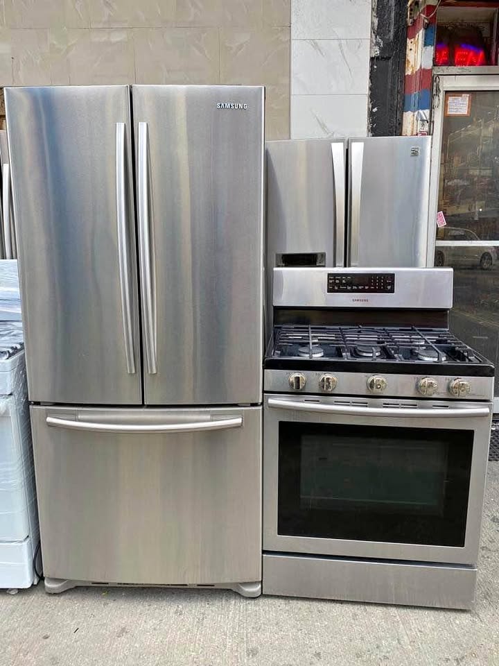 Samsung Fridge 32" & Stove 30"
