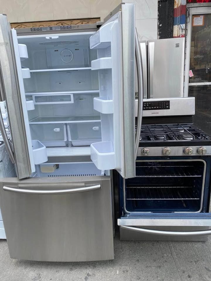 Samsung Fridge 32" & Stove 30" - photo 3