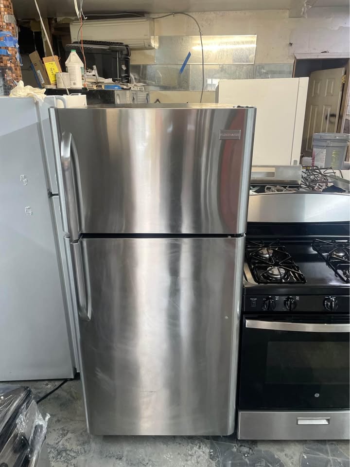 30 inch black and silver fridge and stove - photo 2