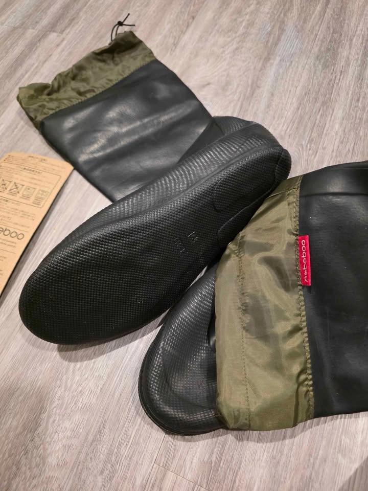 Pokeboo Packable Rain Boots – Black / Green Cuff – Size M - photo 5