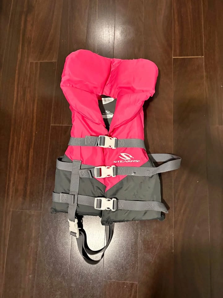 Stearns Child Life Jacket 🏈