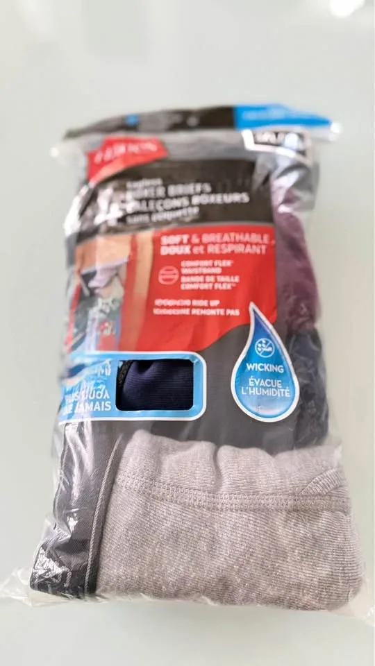 NEW - 4 pack - Hanes boxer brief. Comfort fit size 3 XL