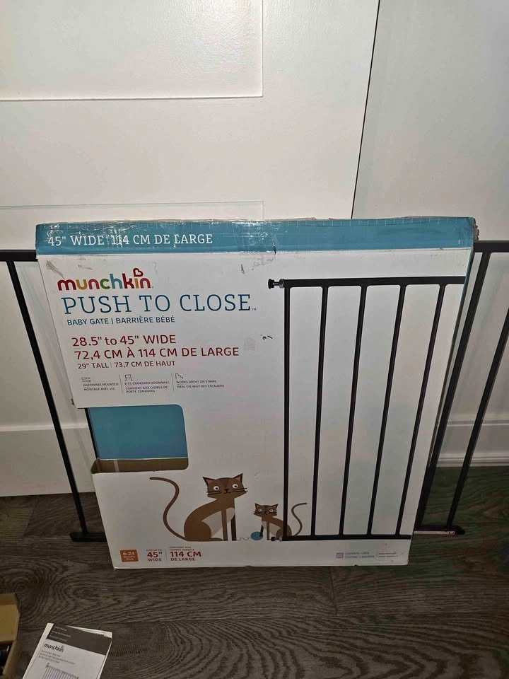 Munchkin Push to Close Baby Gate
