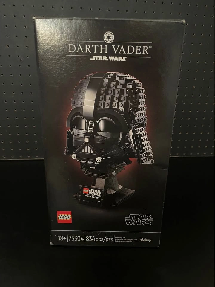 LEGO Star Wars Darth Vader Helmet 75304 - photo 2