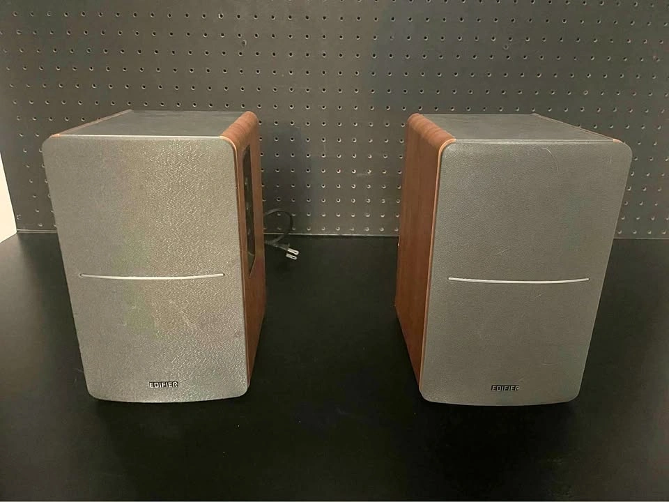 Edifier R1280T Powered Bookshelf Speakers - 42W - Wood