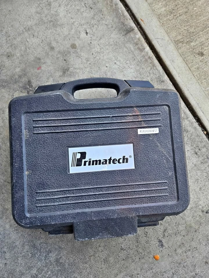 Primatech Pneumatic Hardwood Flooring Nailer with Case & Cleats