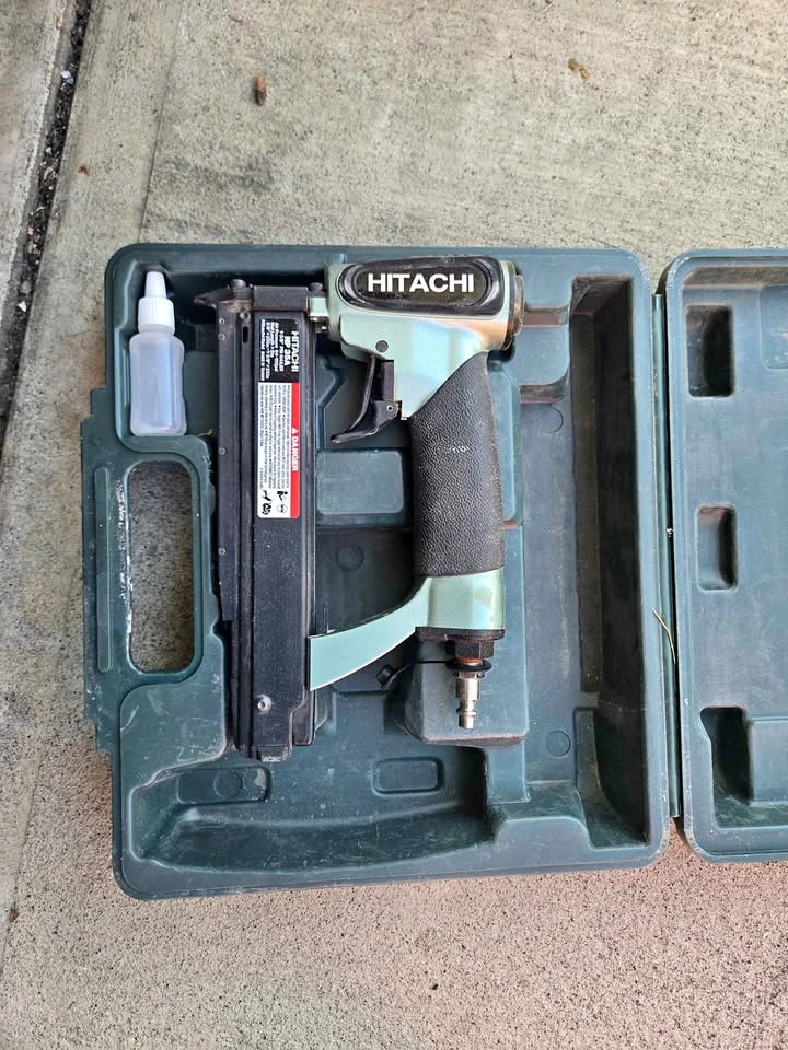 Hitachi NP35A 23-Gauge Micro Pin Nailer with Case