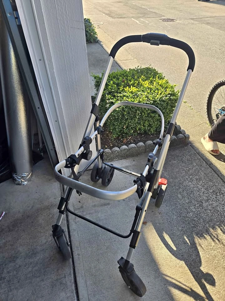 G+Gosi Universal Stroller Frame