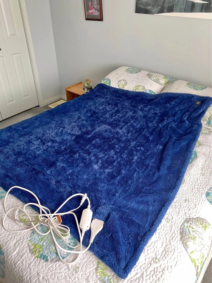 BERKSHIRE BLUE ELECTRIC THROW BLANKET