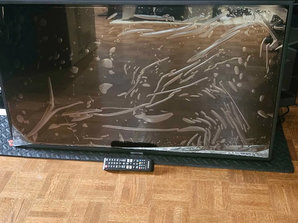 Samsung 40" 4K Smart TV UN40NU7100F - photo 2