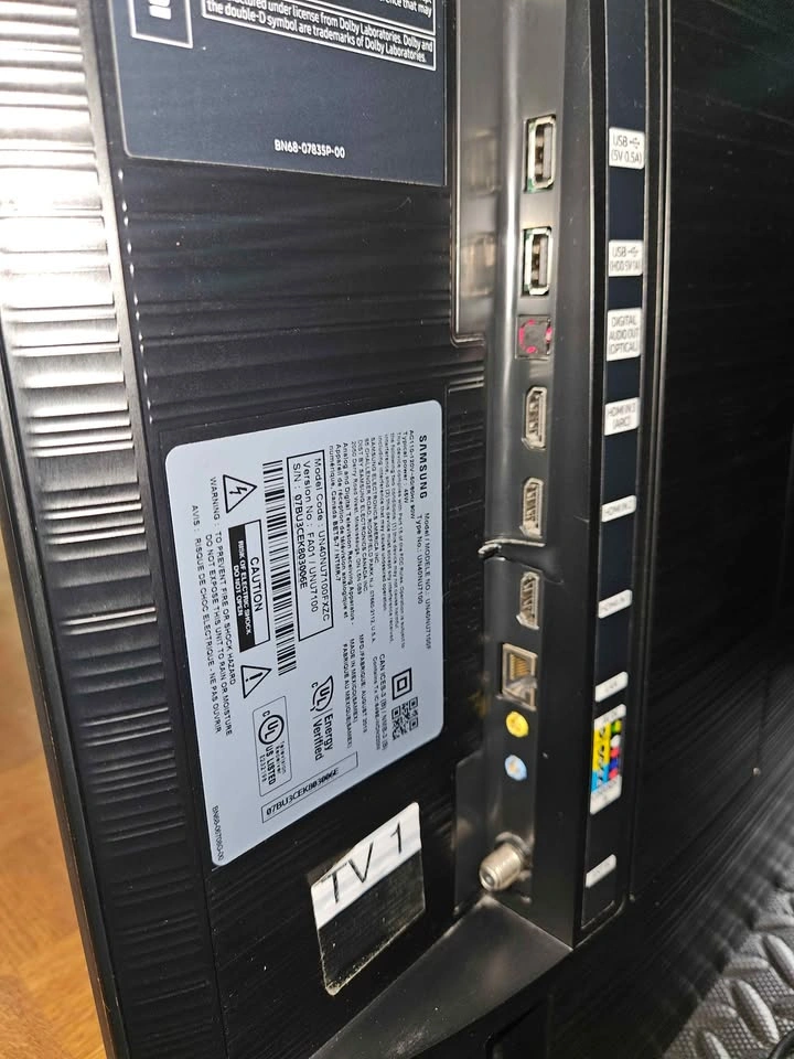 Samsung 40" 4K Smart TV UN40NU7100F - photo 3