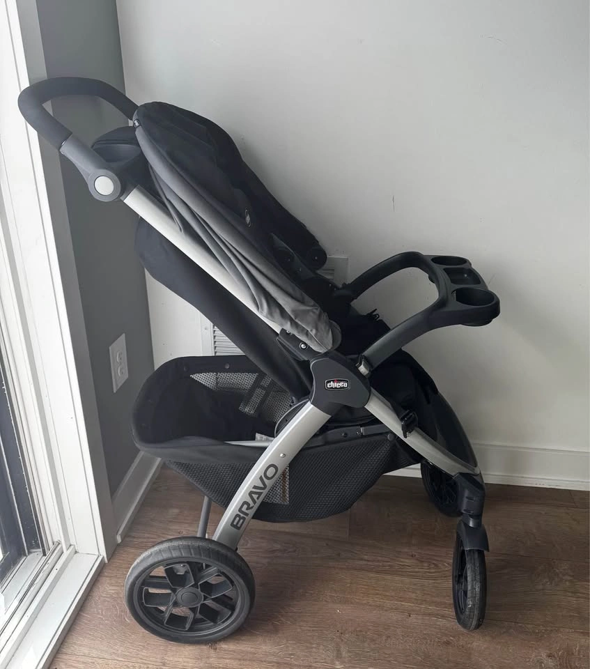 Chicco Bravo Travel System - New Car Seat & Used Stroller - photo 3