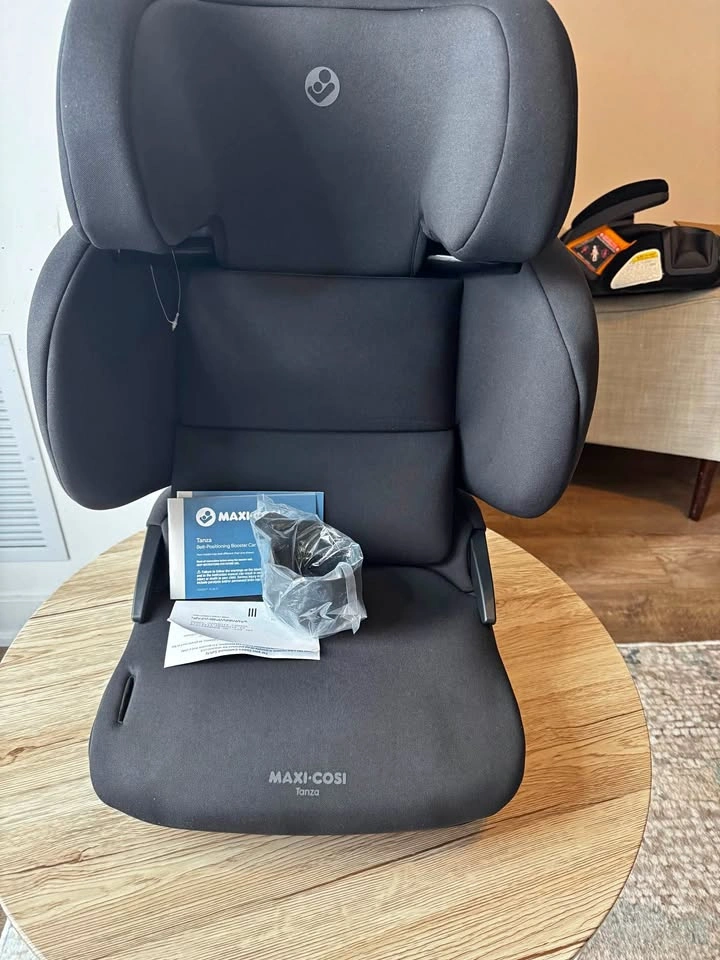 BRAND NEW Maxi-Cosi Tanza Booster Car Seat – NEVER USED, IN BOX!