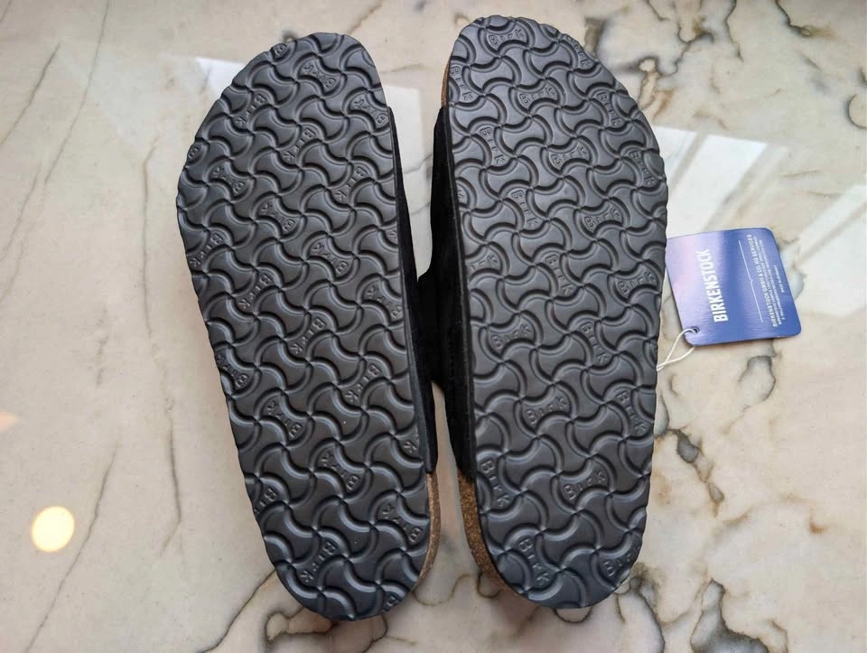 Birkenstock Arizona - Women's Size 6 & 7 - photo 2
