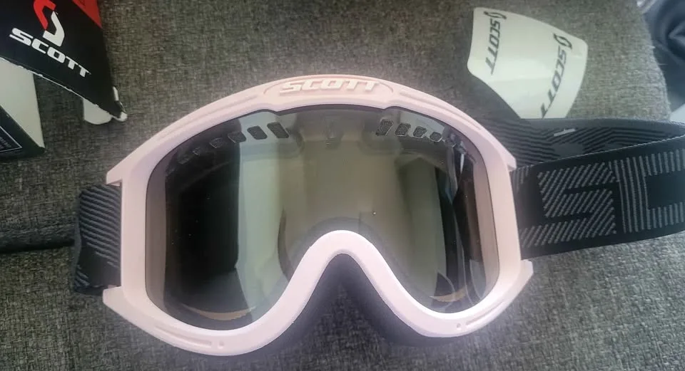 Salomon Ski Boots (Women’s US 9) + Scott Goggles image indicator(9)