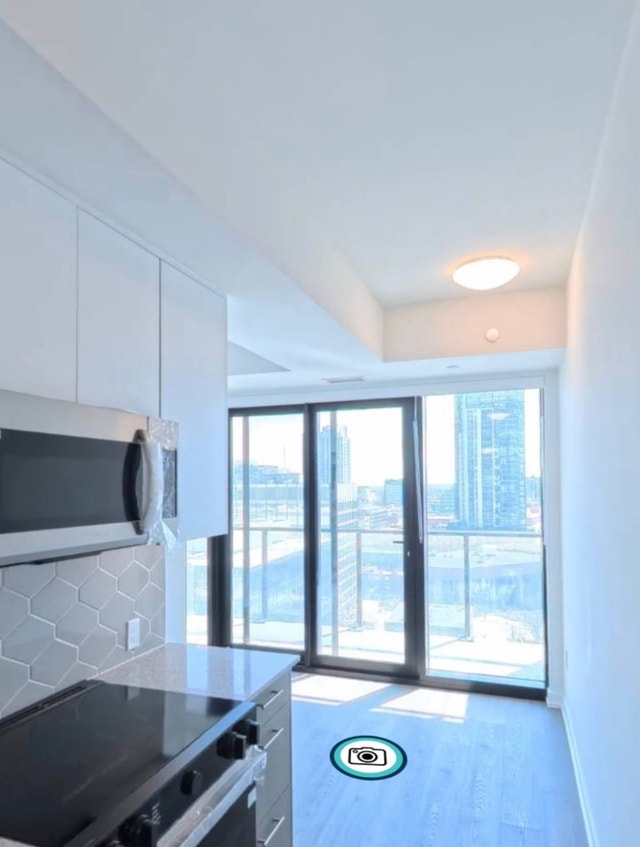 1 BR Condo + Parking + Locker - photo 4