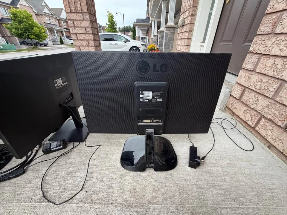 22 inch LG LCD Monitor - photo 2