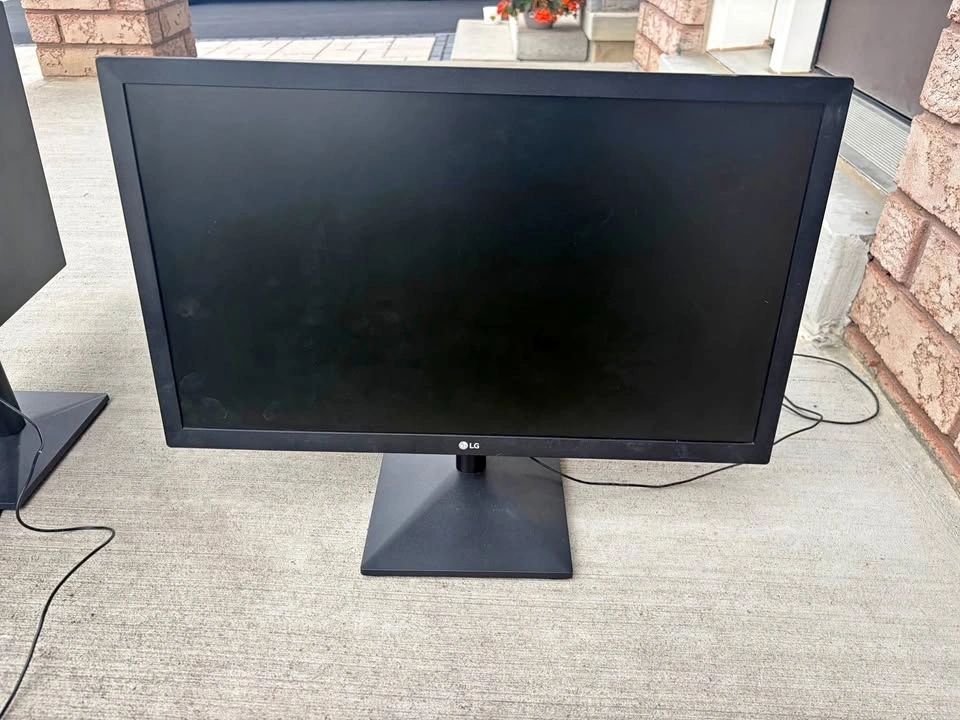 22 Inch LG LCD HDMI Monitor