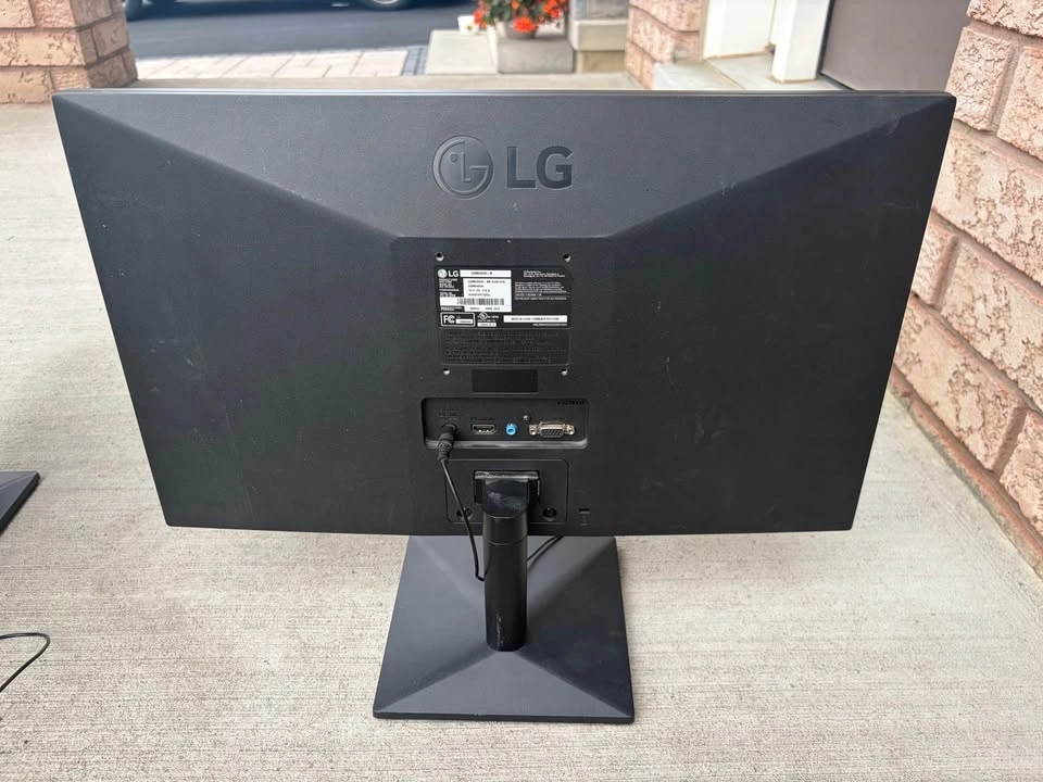 22 Inch LG LCD HDMI Monitor - photo 2
