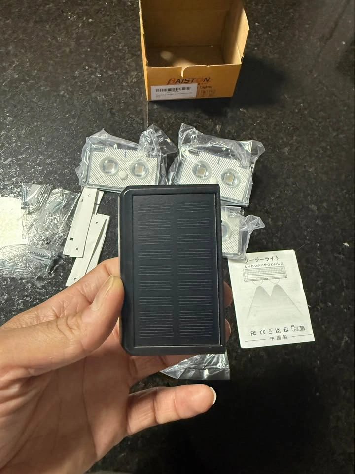 Solar Fence Lights Outdoor：4 Pack, RGB Color Changing - photo 3