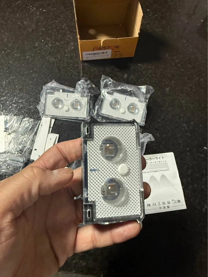 Solar Fence Lights Outdoor：4 Pack, RGB Color Changing - photo 4