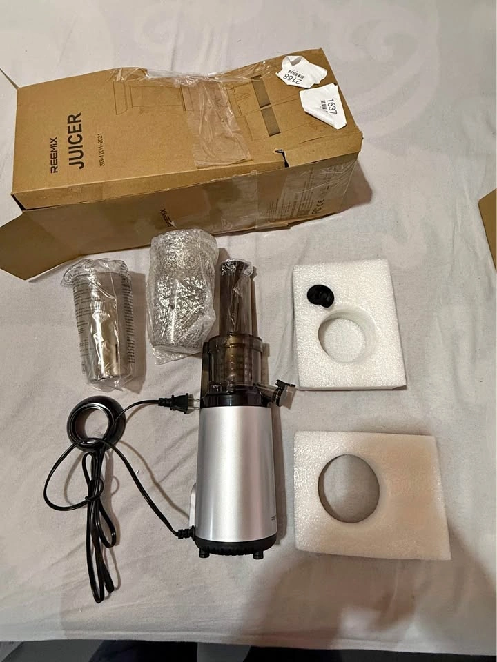 Reemix Cold Press Juicer Machine, Compact & Small, Silver, NEW