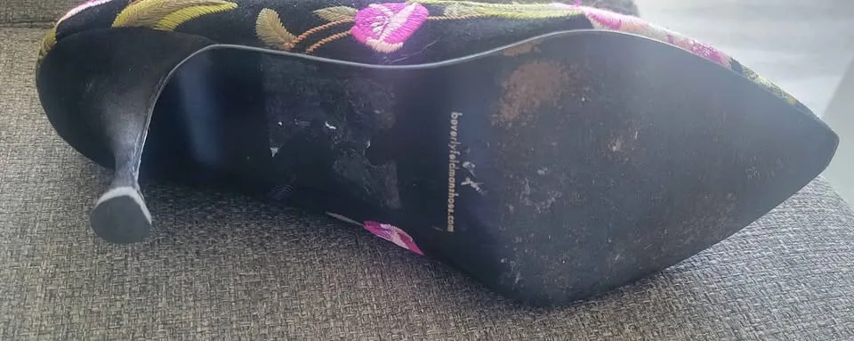 Black Floral Embroidered Stiletto Boots – Size 7.5 image indicator(4)