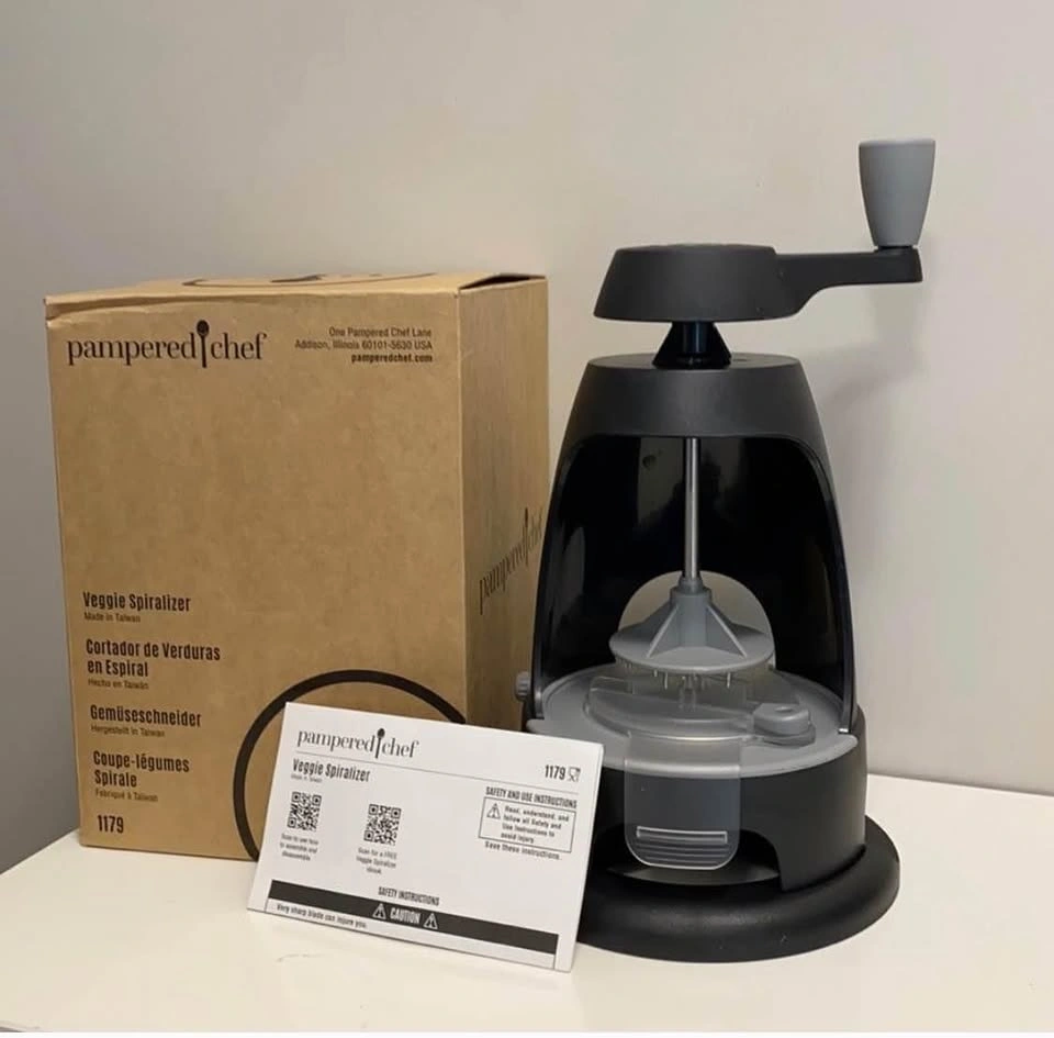 Pampered Chef Veggie Spiralizer - photo 2