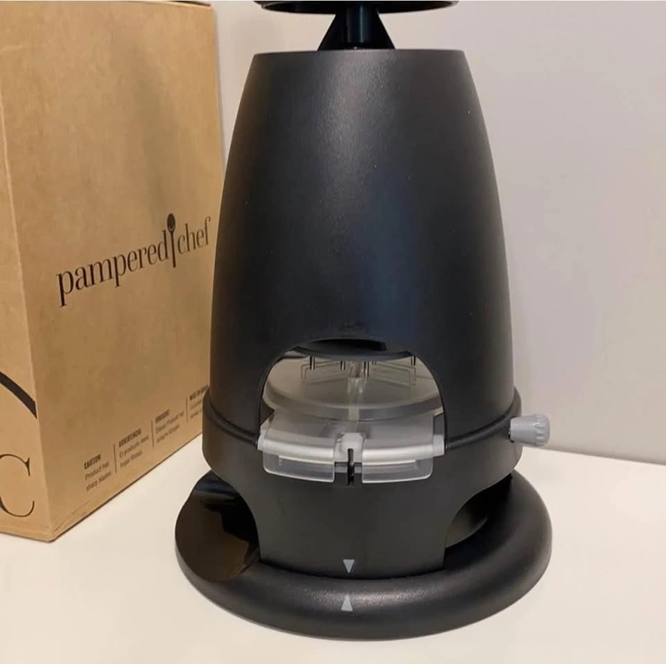 Pampered Chef Veggie Spiralizer - photo 5
