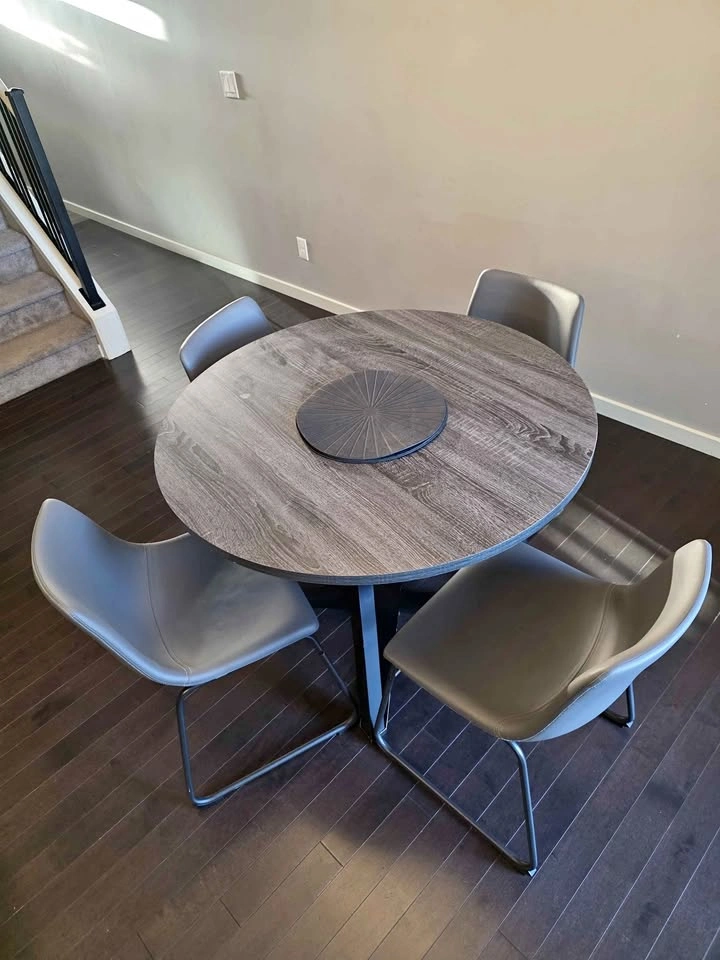 Round Wood Grain Dining Table with 4 Grey Chairs