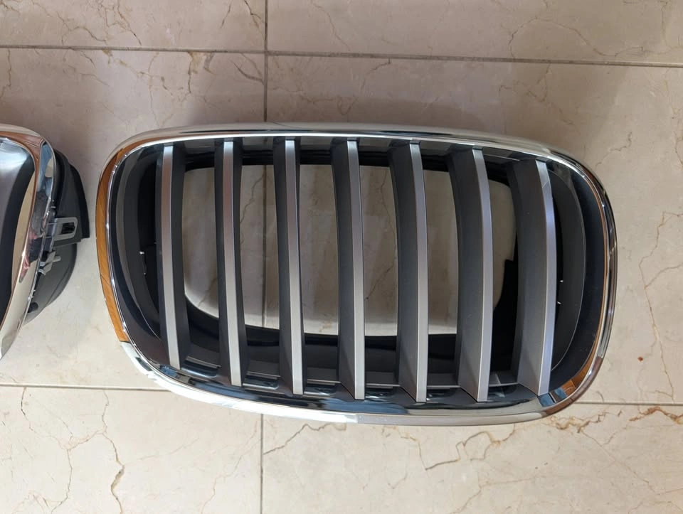 OEM BMW E70 Titanium Color & Chrome Kidney Grills - photo 2