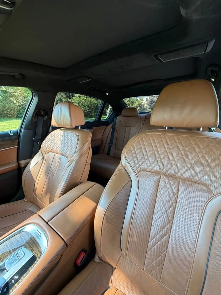 2018 BMW 7 Series · 750i xDrive Sedan 4D - photo 2
