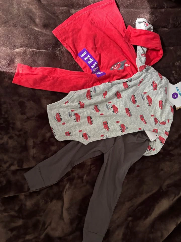 Carter's 3-Piece Baby Clothes Set Size 24M - photo 2