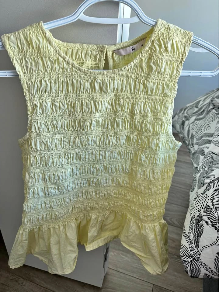 Women’s Clothing Bundle (Sizes S–M) – Barely Used!