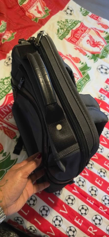 Authentic TUMI Backpack – Grey/Black – Excellent Condition - photo 4