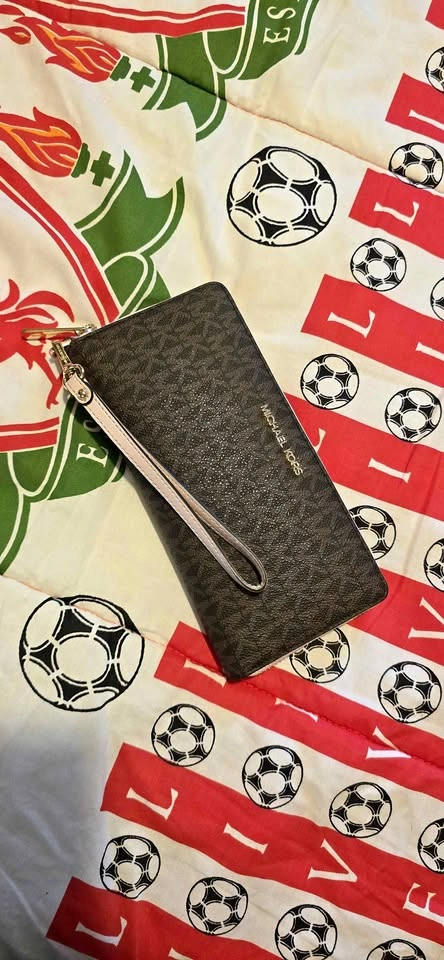Authentic Michael Kors Jet Set Travel Wallet/Wristlet – Like New
