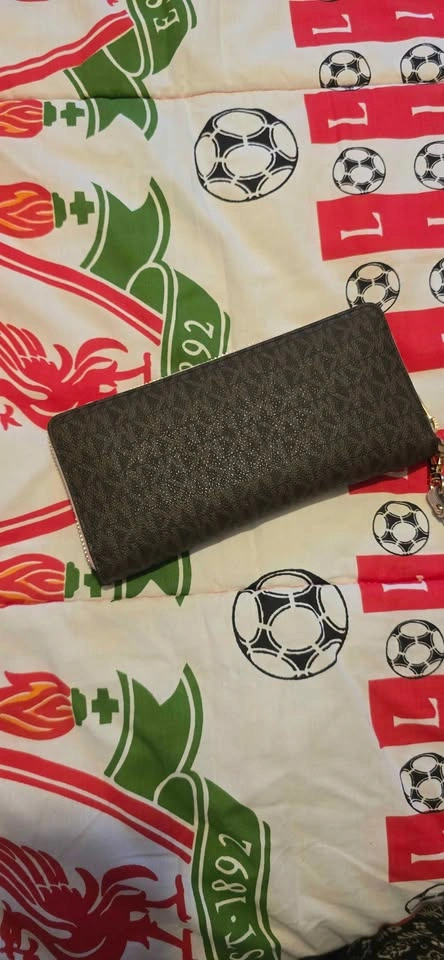 Authentic Michael Kors Jet Set Travel Wallet/Wristlet – Like New - photo 2