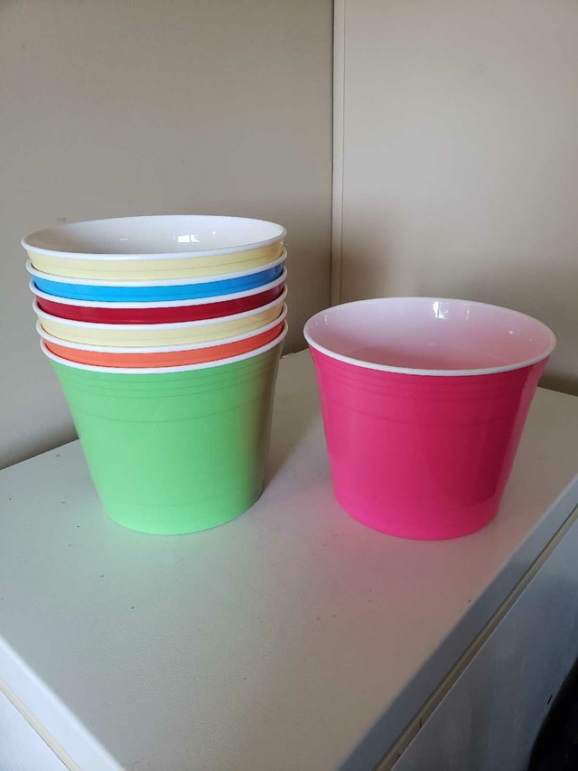 27 Cup Containers