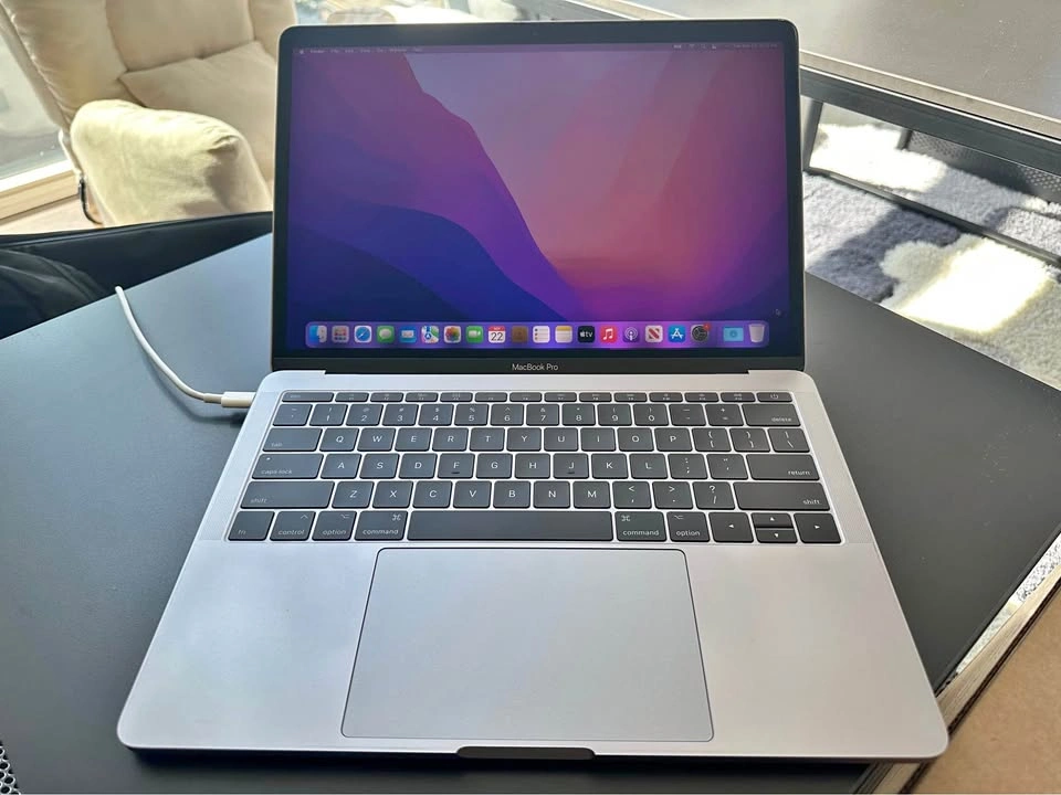 Apple MacBook Pro 13-inch 2017 i5 8GB RAM 256GB SSD