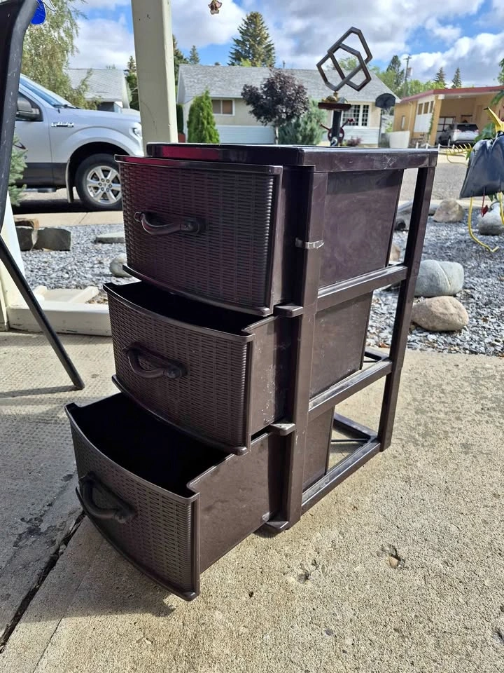 3 drawer choc brown plastic tower $30